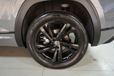 2025 Volkswagen Atlas Cross Sport 2.0T SEL R-Line Black