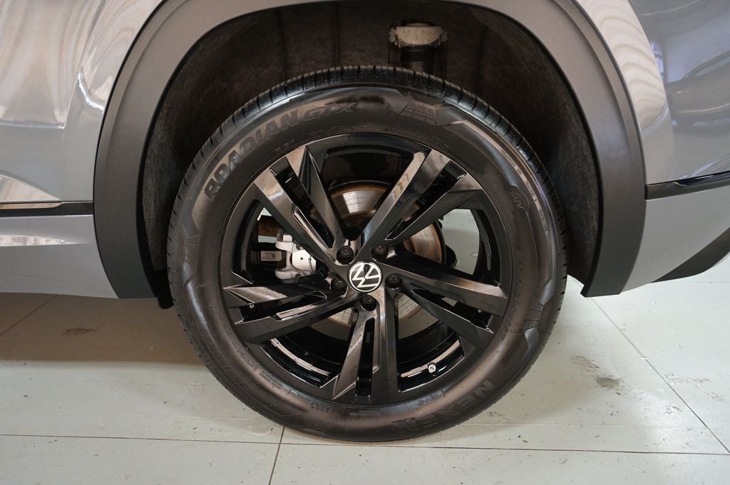 2025 Volkswagen Atlas Cross Sport 2.0T SEL R-Line Black