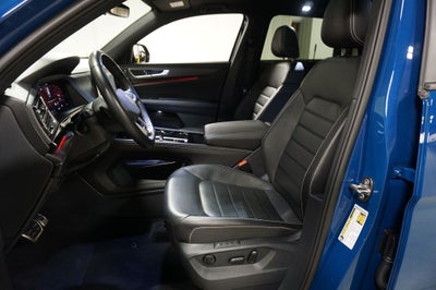 2025 Volkswagen Atlas Cross Sport 2.0T SEL R-Line Black