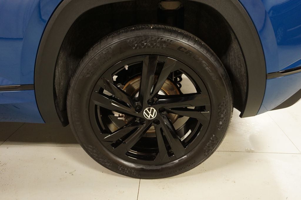 2025 Volkswagen Atlas Cross Sport 2.0T SEL R-Line Black