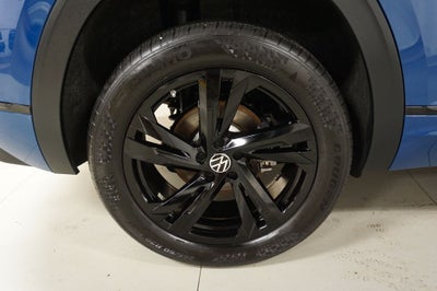 2025 Volkswagen Atlas Cross Sport 2.0T SEL R-Line Black