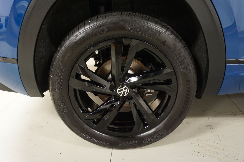 2025 Volkswagen Atlas Cross Sport 2.0T SEL R-Line Black