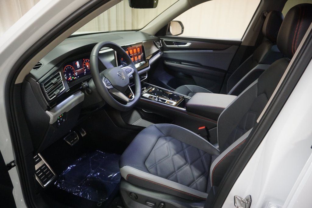 2024 Volkswagen Atlas 2.0T Peak Edition SE w/Technology