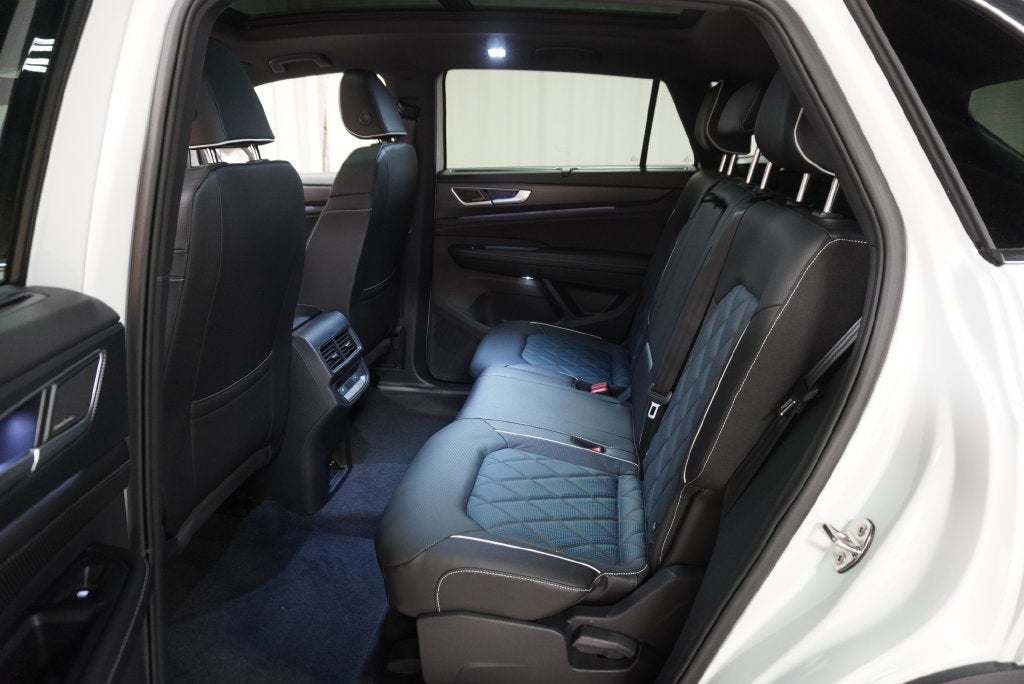 2026 Volkswagen Atlas Cross Sport SEL Premium R-Line