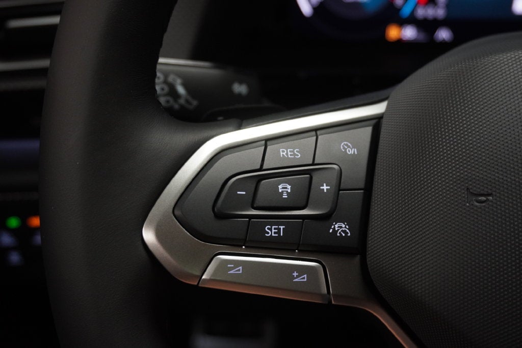 2026 Volkswagen Atlas Cross Sport SEL Premium R-Line