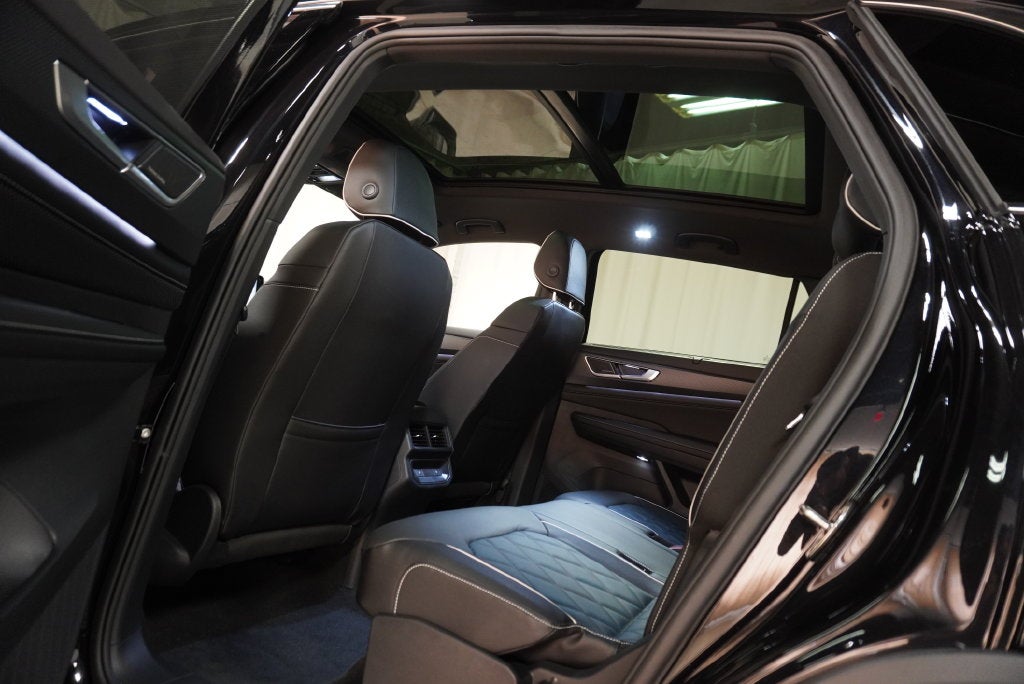 2026 Volkswagen Atlas Cross Sport SEL Premium R-Line