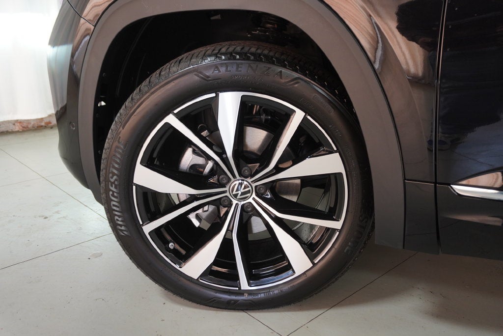 2026 Volkswagen Atlas Cross Sport SEL Premium R-Line