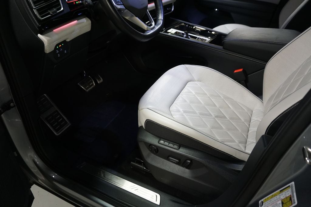 2024 Volkswagen Atlas Cross Sport 2.0T SEL Premium R-Line
