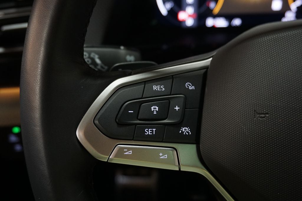 2025 Volkswagen Atlas Cross Sport 2.0T SEL Premium R-Line