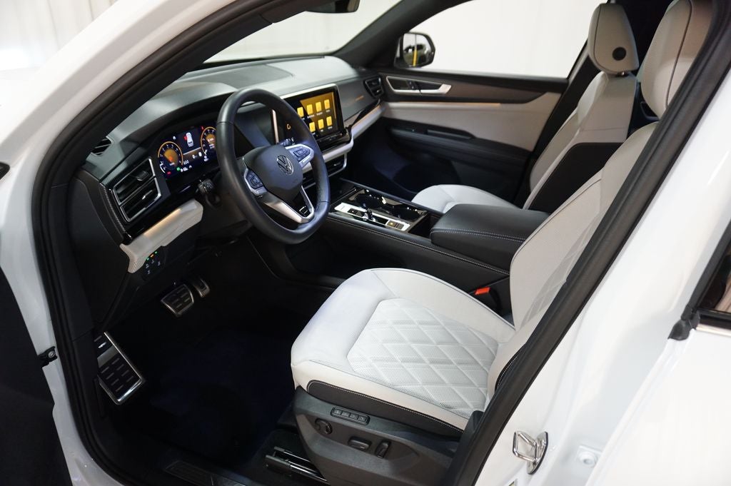 2025 Volkswagen Atlas Cross Sport 2.0T SEL Premium R-Line