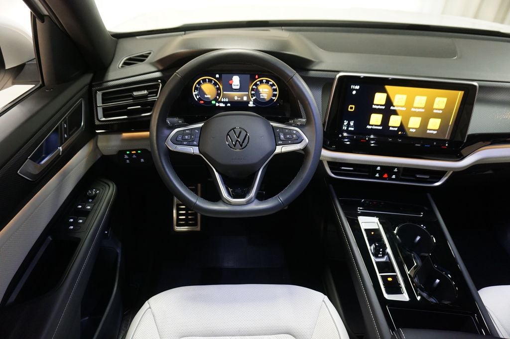 2025 Volkswagen Atlas Cross Sport 2.0T SEL Premium R-Line