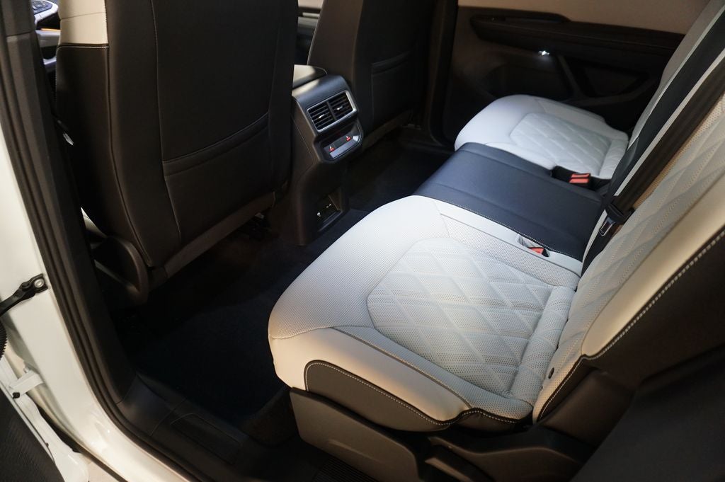 2025 Volkswagen Atlas Cross Sport 2.0T SEL Premium R-Line