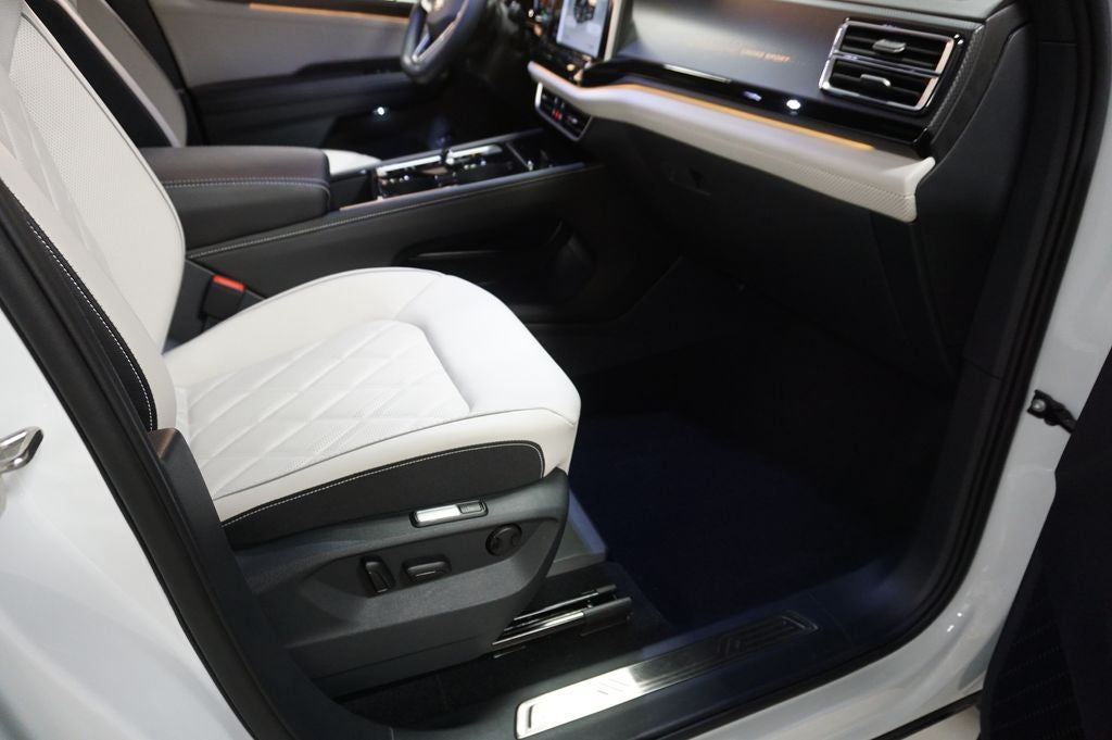 2025 Volkswagen Atlas Cross Sport 2.0T SEL Premium R-Line