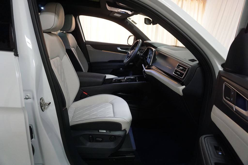 2025 Volkswagen Atlas Cross Sport 2.0T SEL Premium R-Line