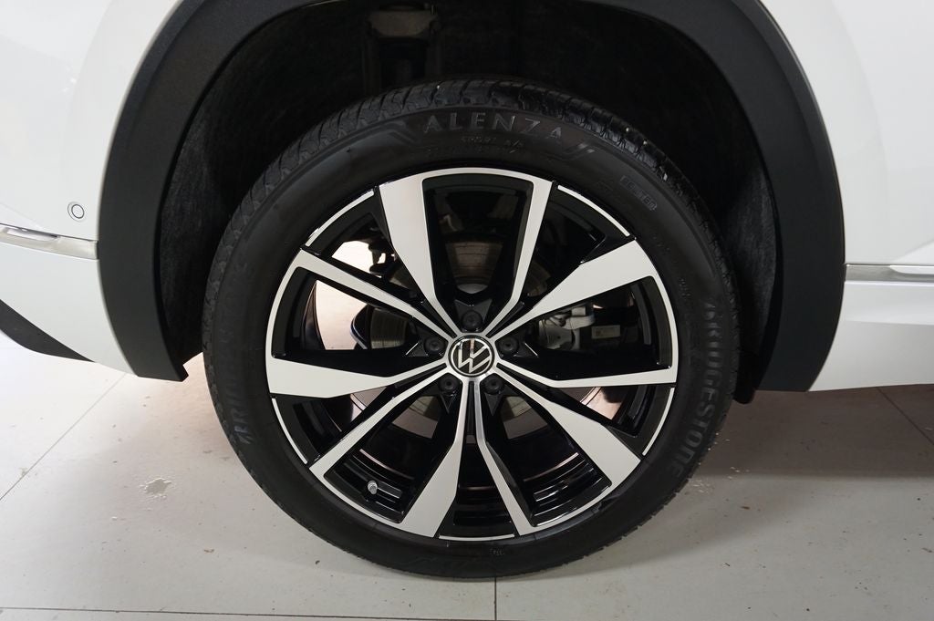 2025 Volkswagen Atlas Cross Sport 2.0T SEL Premium R-Line