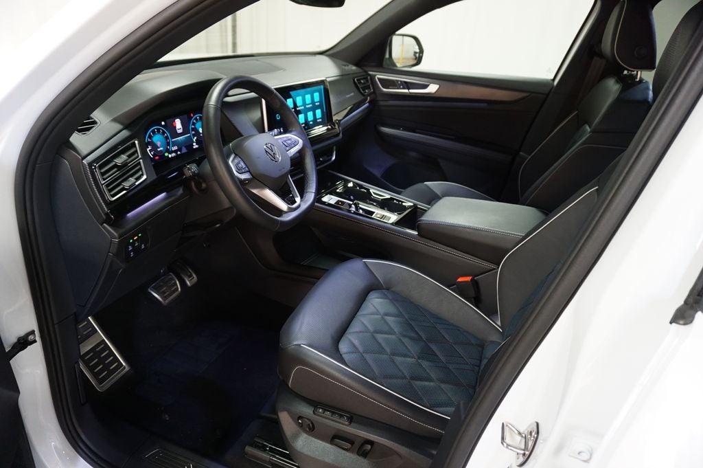 2025 Volkswagen Atlas Cross Sport 2.0T SEL Premium R-Line