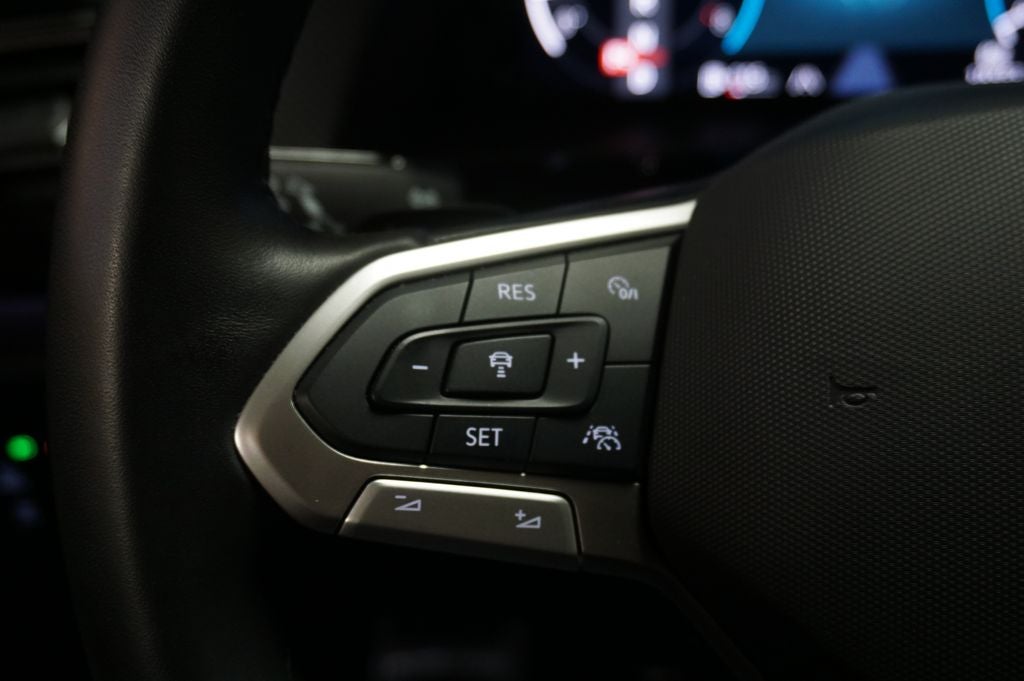 2025 Volkswagen Atlas Cross Sport 2.0T SEL Premium R-Line