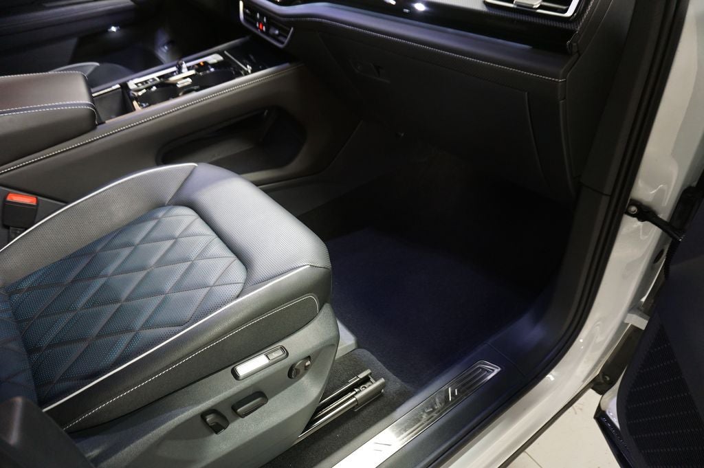 2025 Volkswagen Atlas Cross Sport 2.0T SEL Premium R-Line