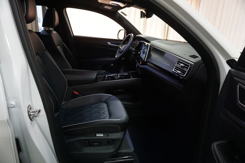 2025 Volkswagen Atlas Cross Sport 2.0T SEL Premium R-Line