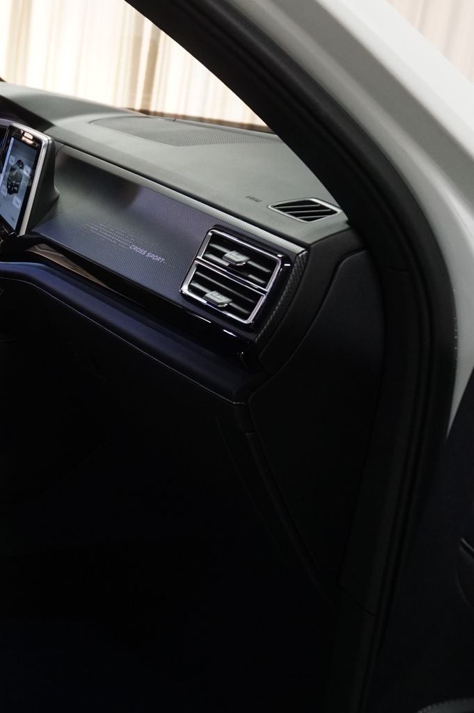 2025 Volkswagen Atlas Cross Sport 2.0T SEL Premium R-Line