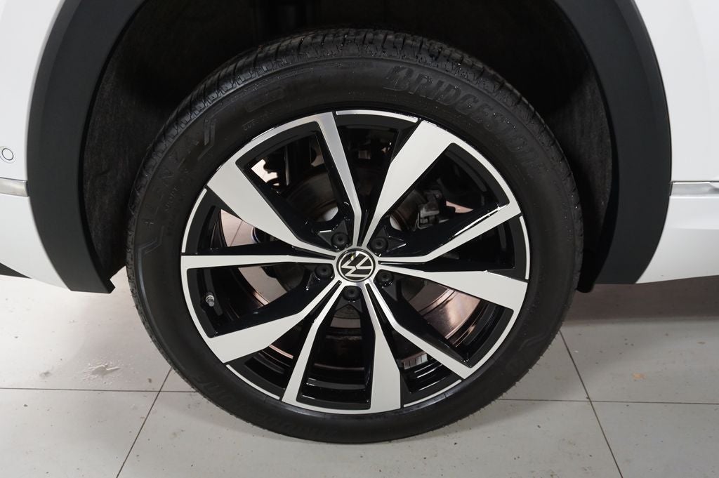 2025 Volkswagen Atlas Cross Sport 2.0T SEL Premium R-Line