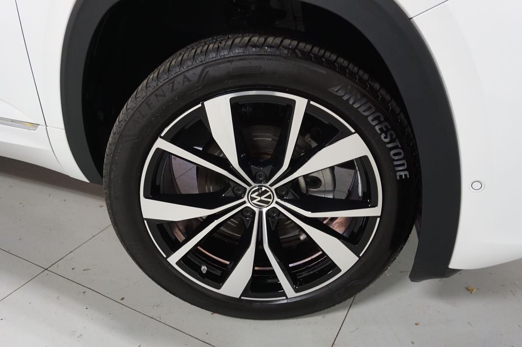 2025 Volkswagen Atlas Cross Sport 2.0T SEL Premium R-Line