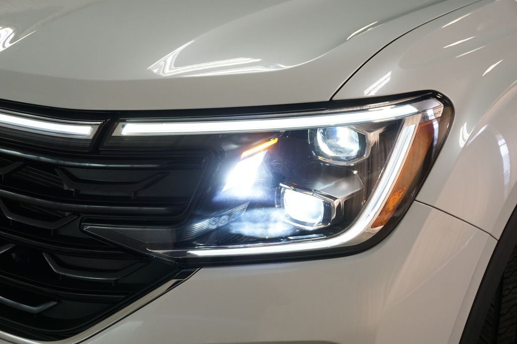 2025 Volkswagen Atlas Cross Sport 2.0T SEL Premium R-Line