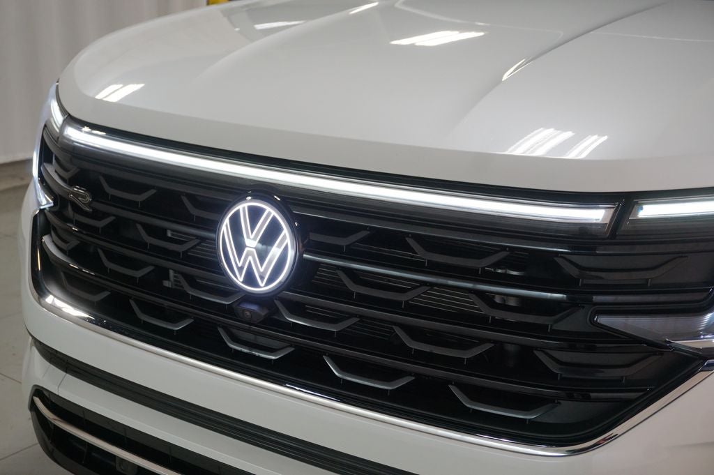 2025 Volkswagen Atlas Cross Sport 2.0T SEL Premium R-Line