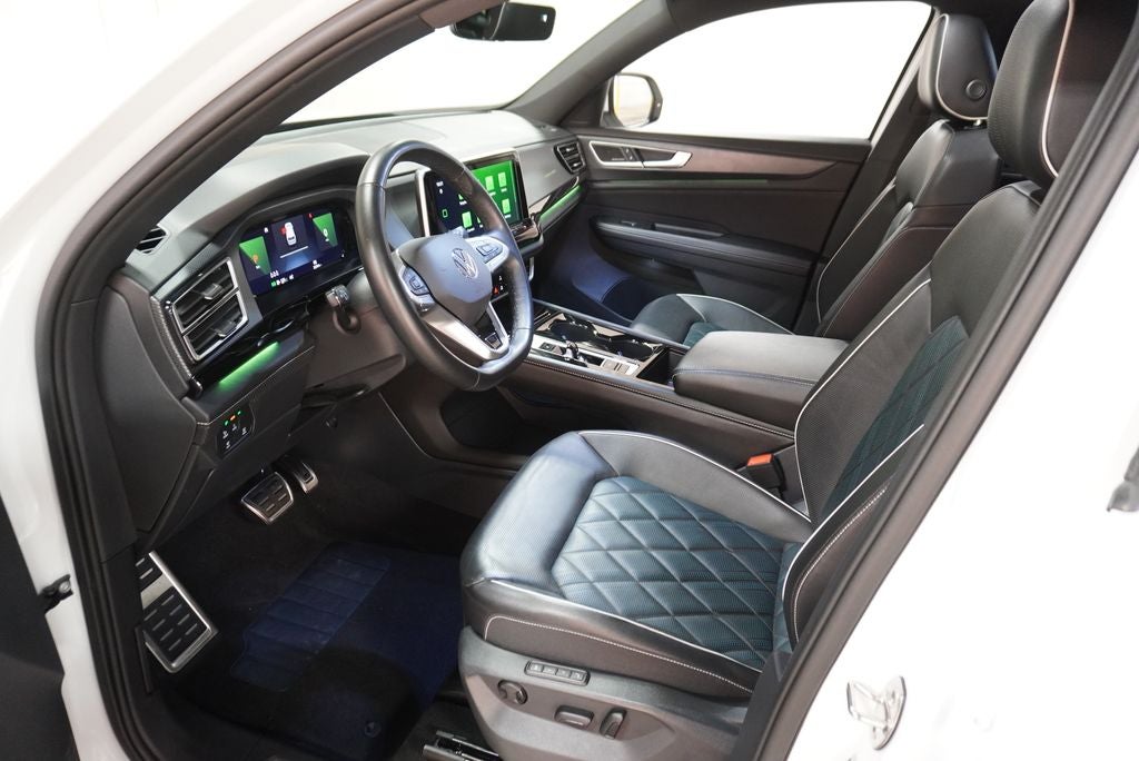 2025 Volkswagen Atlas Cross Sport 2.0T SEL Premium R-Line
