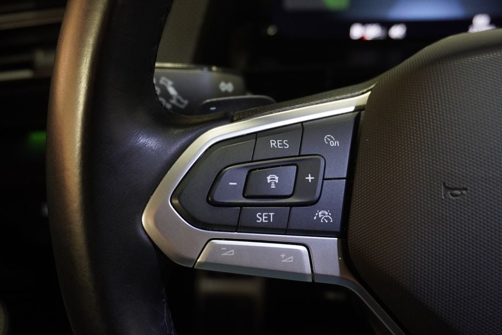 2025 Volkswagen Atlas Cross Sport 2.0T SEL Premium R-Line