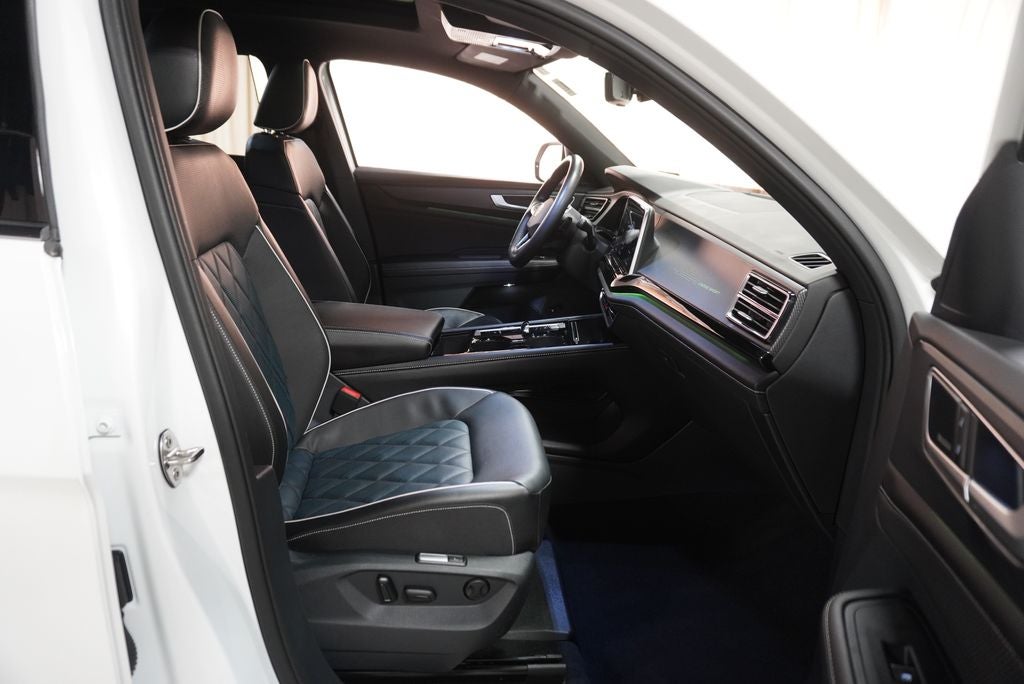 2025 Volkswagen Atlas Cross Sport 2.0T SEL Premium R-Line