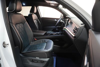 2025 Volkswagen Atlas Cross Sport 2.0T SEL Premium R-Line