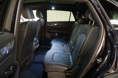 2025 Volkswagen Atlas Cross Sport 2.0T SEL Premium R-Line