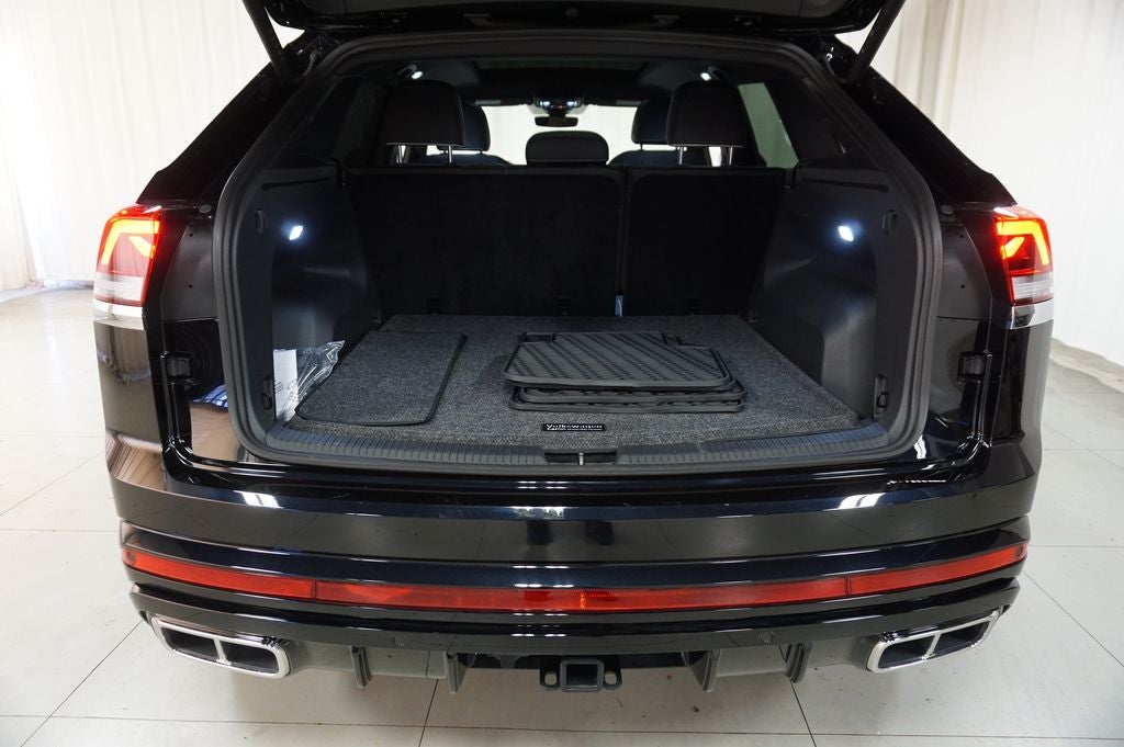 2025 Volkswagen Atlas Cross Sport 2.0T SEL Premium R-Line