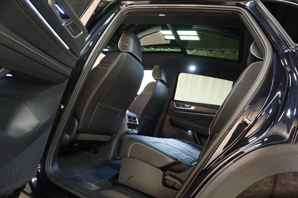 2025 Volkswagen Atlas Cross Sport 2.0T SEL Premium R-Line