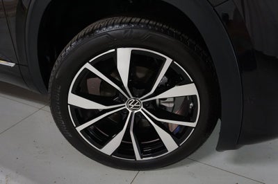 2025 Volkswagen Atlas Cross Sport 2.0T SEL Premium R-Line