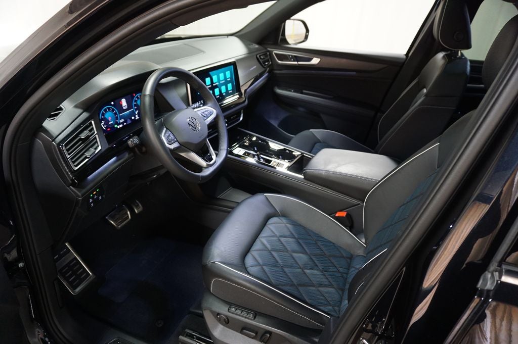 2025 Volkswagen Atlas Cross Sport 2.0T SEL Premium R-Line