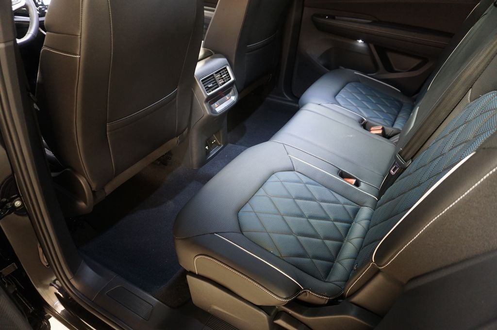 2025 Volkswagen Atlas Cross Sport 2.0T SEL Premium R-Line
