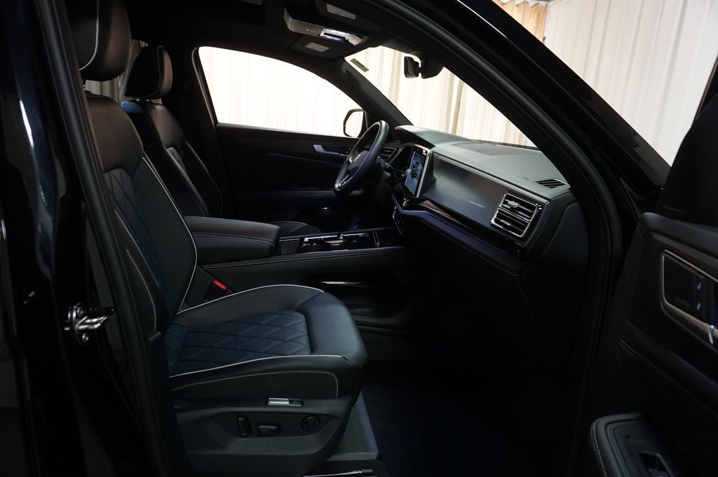 2025 Volkswagen Atlas Cross Sport 2.0T SEL Premium R-Line
