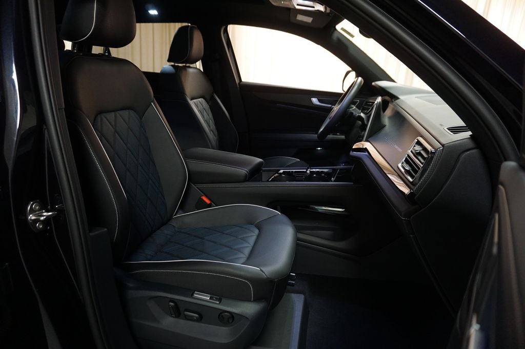 2025 Volkswagen Atlas Cross Sport 2.0T SEL Premium R-Line