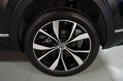 2025 Volkswagen Atlas Cross Sport 2.0T SEL Premium R-Line