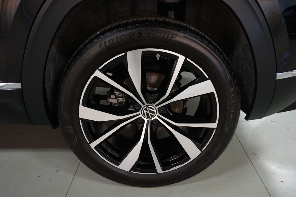 2025 Volkswagen Atlas Cross Sport 2.0T SEL Premium R-Line