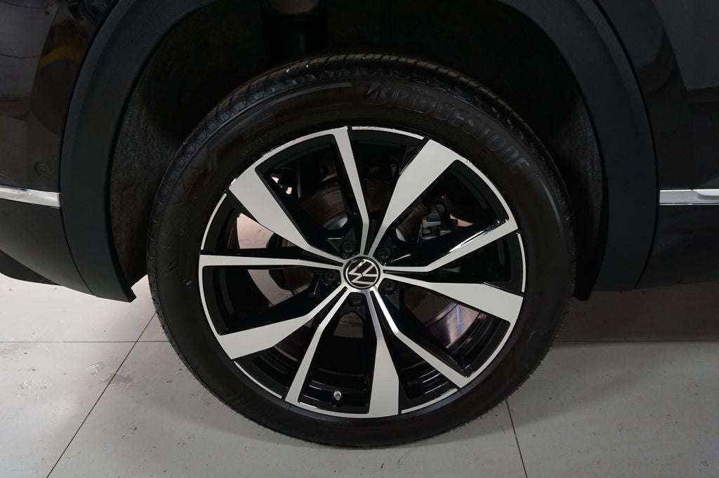 2025 Volkswagen Atlas Cross Sport 2.0T SEL Premium R-Line