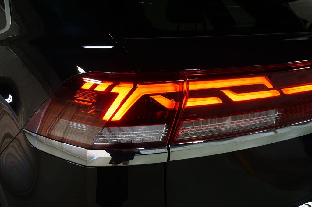 2025 Volkswagen Atlas Cross Sport 2.0T SEL Premium R-Line