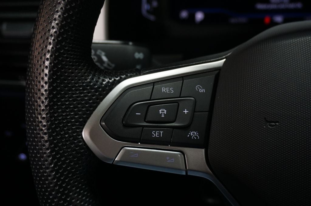 2023 Volkswagen Atlas Cross Sport 3.6L V6 SEL Premium R-Line