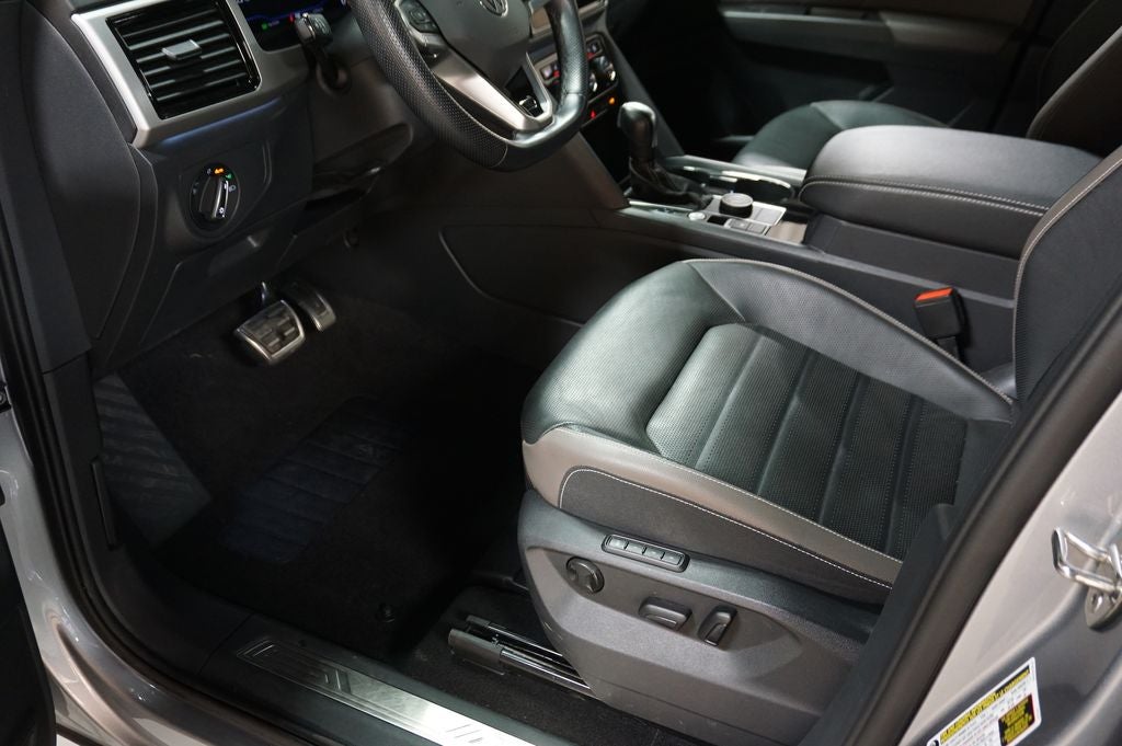 2023 Volkswagen Atlas Cross Sport 3.6L V6 SEL Premium R-Line