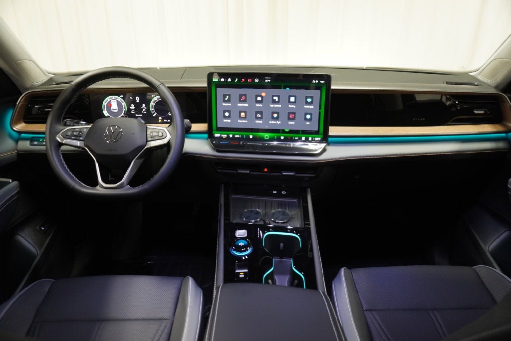 2027 Volkswagen Atlas SE w/Technology