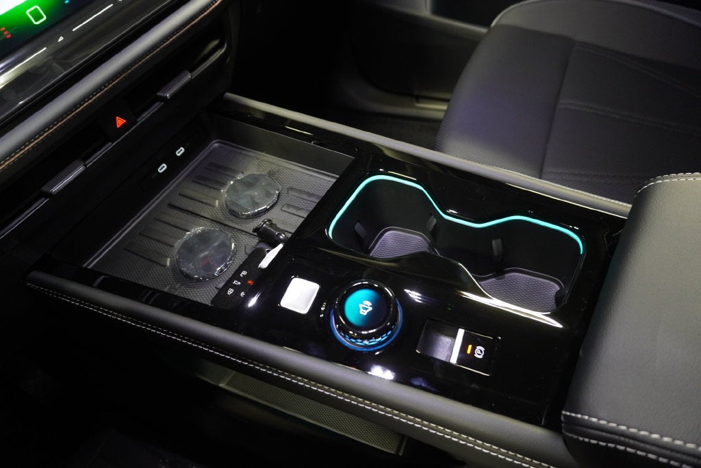 2027 Volkswagen Atlas SE w/Technology