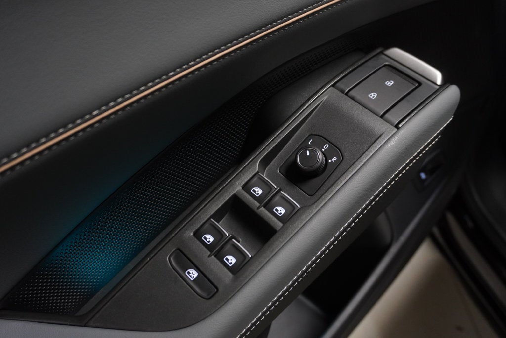 2027 Volkswagen Atlas SE w/Technology