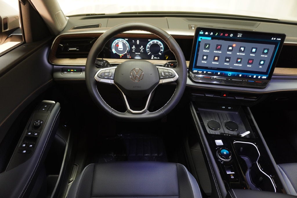 2027 Volkswagen Atlas SE w/Technology